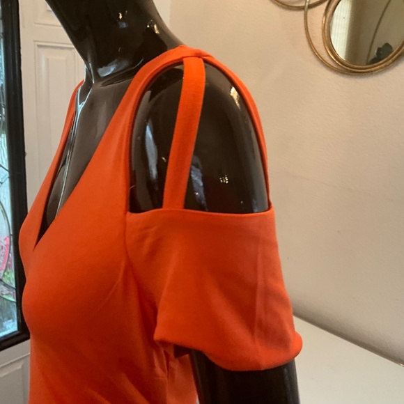 NWT BEBE KNIT SHOULDER ASYMMETRICAL FITTED MIDI DRESS M - Picture 3 of 10